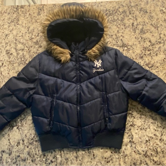 New York Yankees Blue Puffer Jacket with Faux Fur Hood Vintage Official Merch - Picture 1 of 5